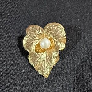 Gold Leaf Pearl Brooch